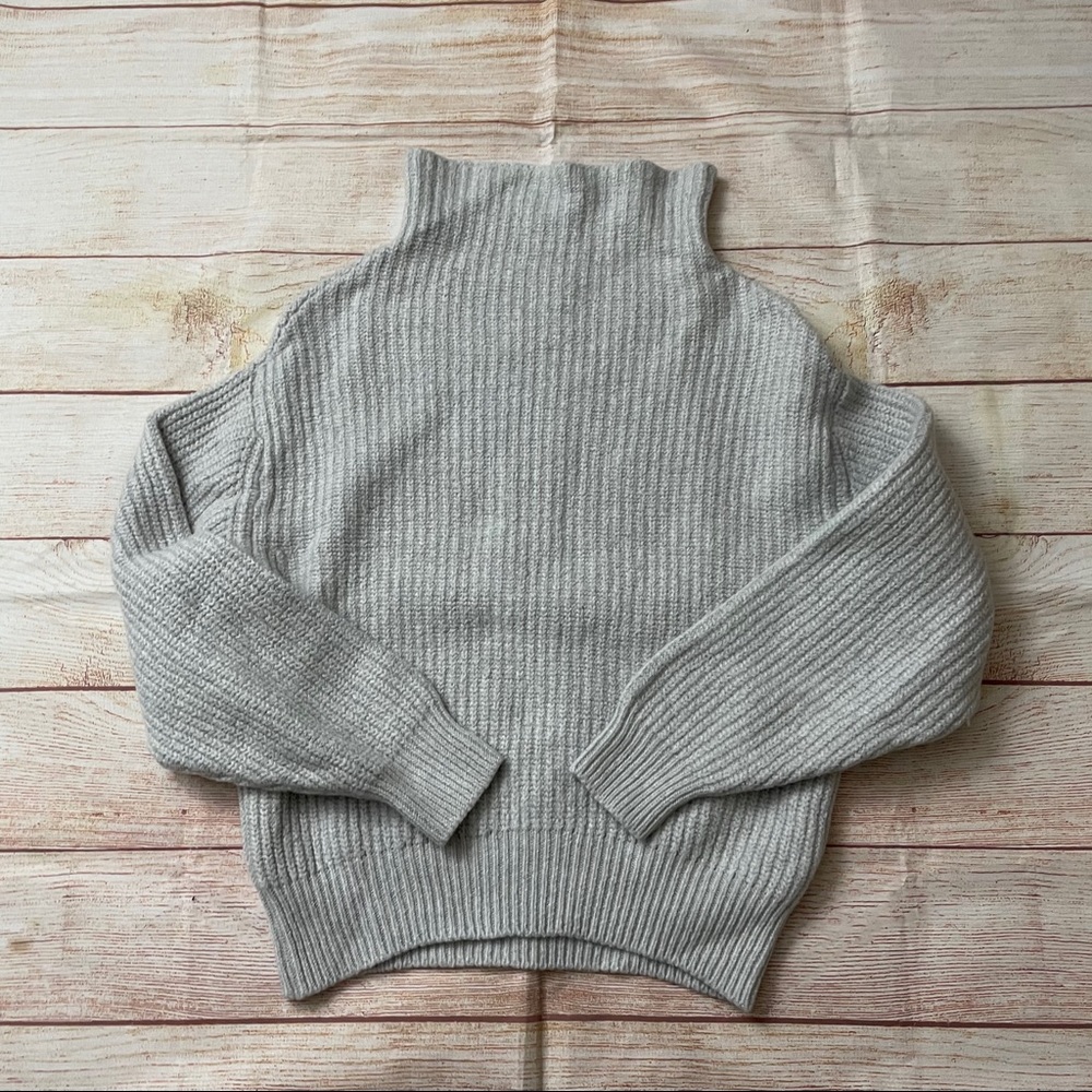 Aritzia Wilfred sweater